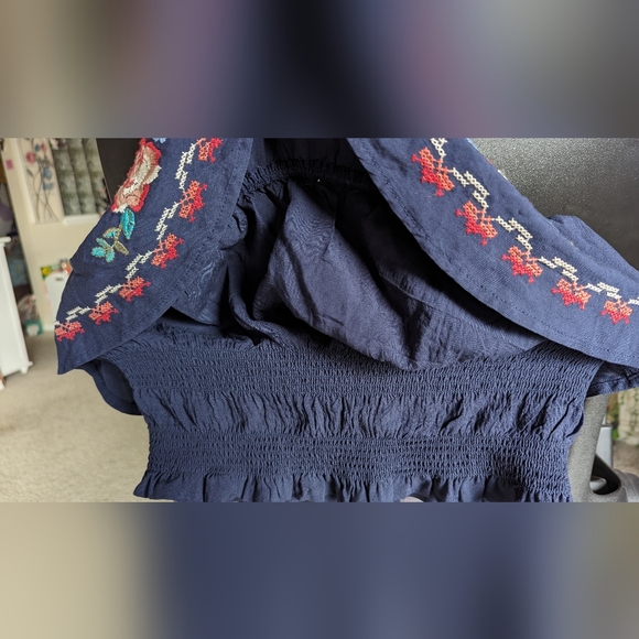 Crop top - Picture 2 of 4